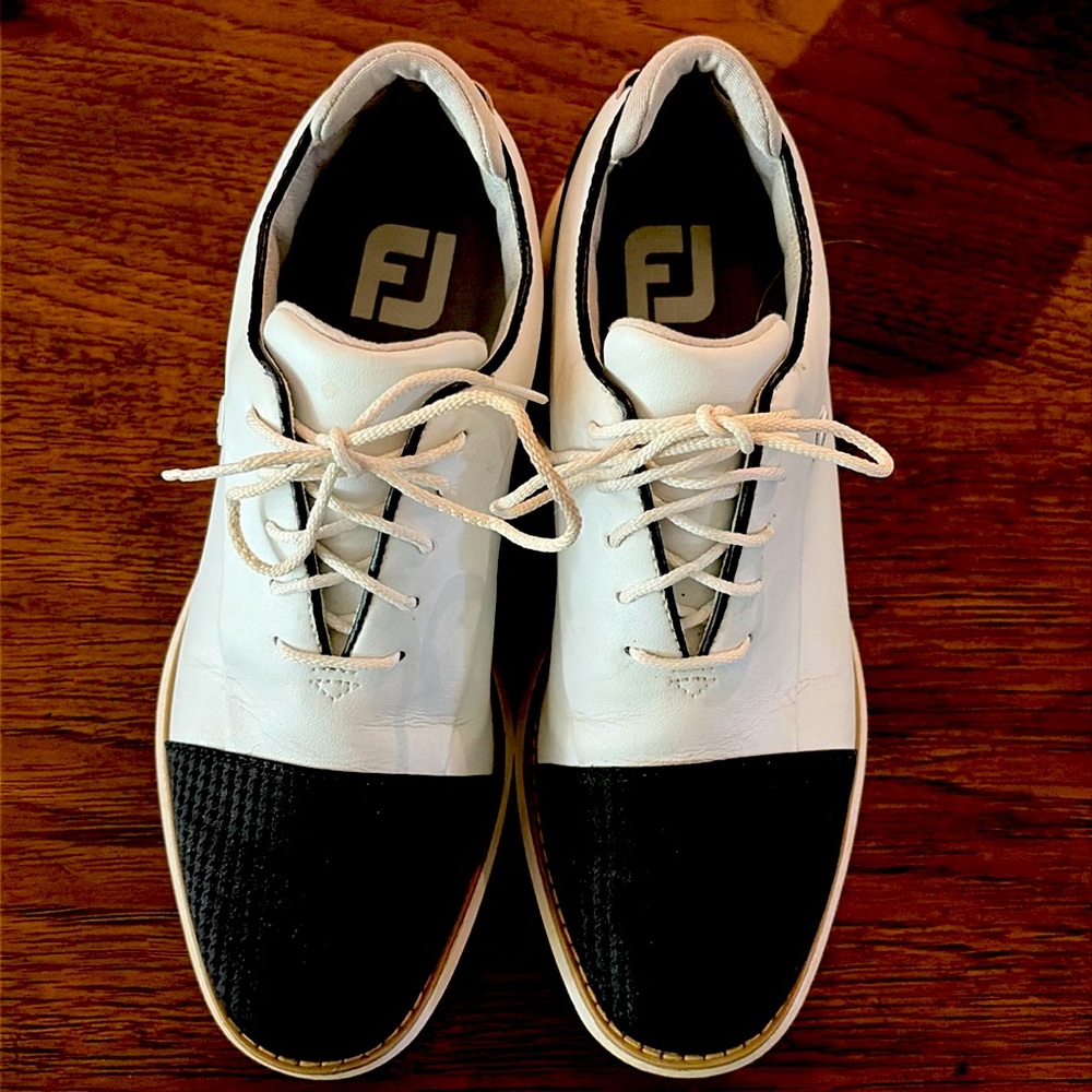 FOOTJOY women’s black & white leather golf shoes. Size 7 1/2 See pics for wear